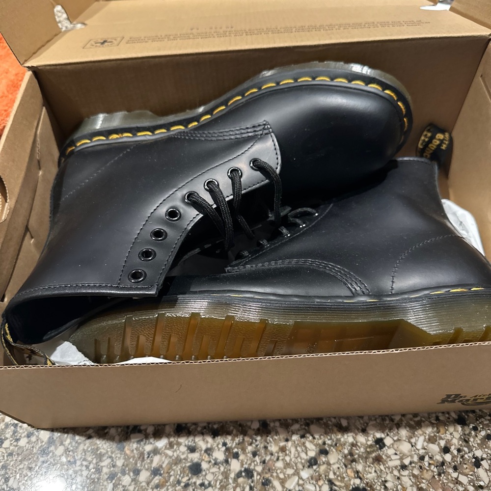 Brand  New Dr Martin’s women size 8